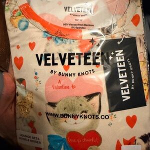 Sz 10/11y NWT Velveteen Bunny Knots bamboo pj 
 Vintage valentine hugs & kisses